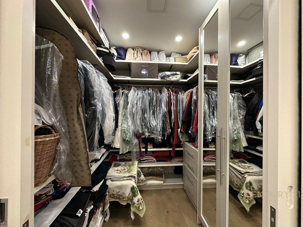 Shitet apartament 3+1+Kuzhine te Vecuar tek Kompleksi Kika 1, prane Union Bank!