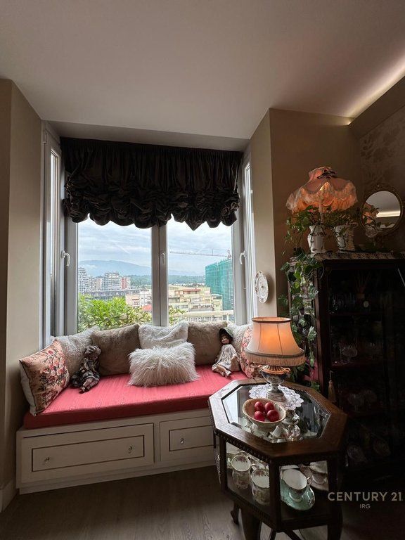 Shitet apartament 3+1+Kuzhine te Vecuar tek Kompleksi Kika 1, prane Union Bank!
