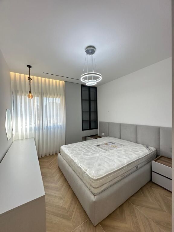 Shiten dy apartament se bashku, Rezidenca Oasis