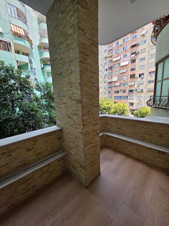 Shitet ,Apartament 1+1, Komuna e Parisit, Tirane