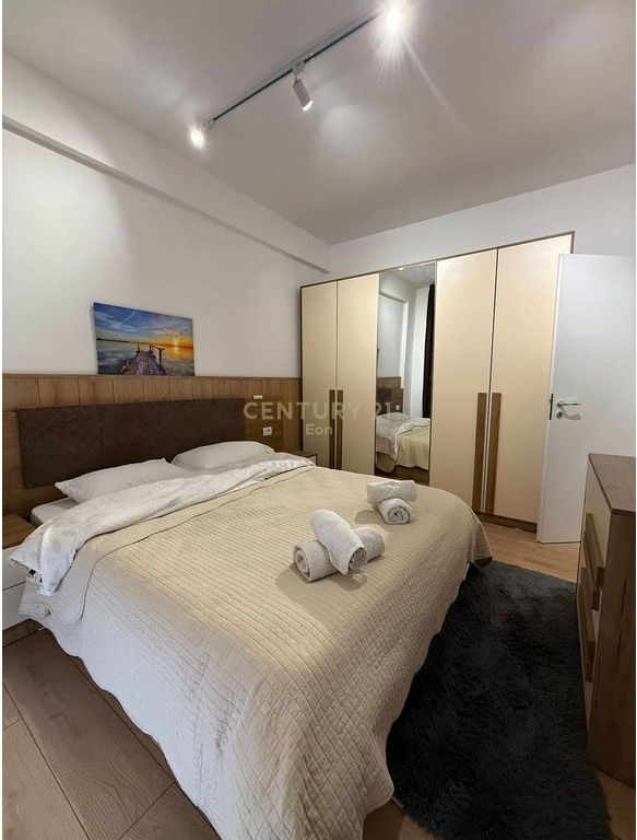 Shitet Apartament 1+1+ Oborr 60 M² ne Golem !