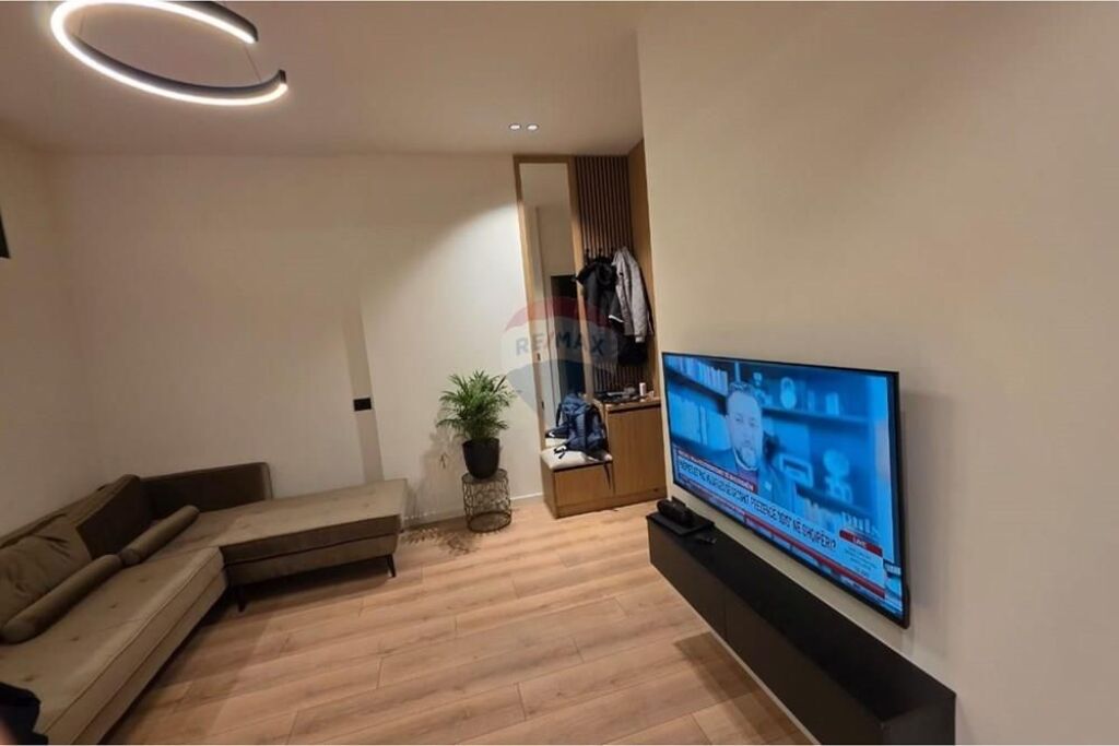 Apartament 1+1 per shitje, Prane Liqenit Tiranes.
