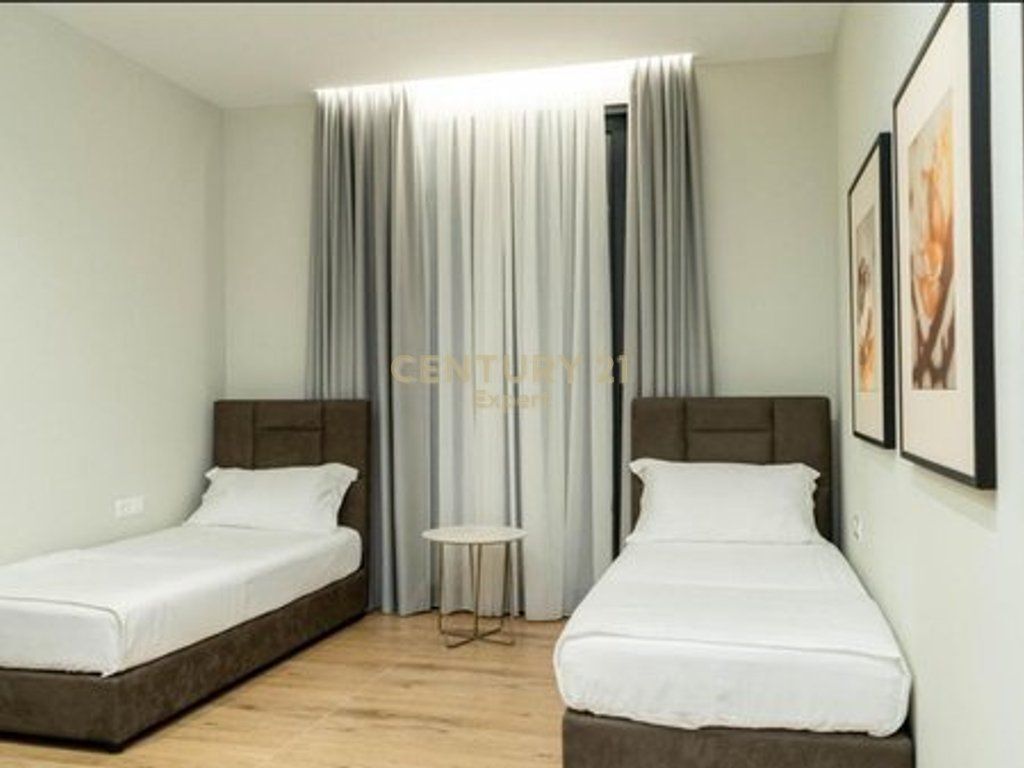 HOTEL IN VENDITA IN SECONDA FILA LUNGOMARE, VLORE