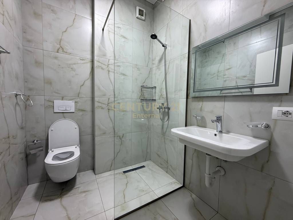 Apartament 2+1+2+Post Parkimi me qira tek Bulevardi i Ri