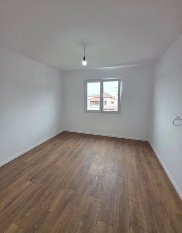 Shitet Apartament 1+1 📍Porcelan mbrapa Europianit