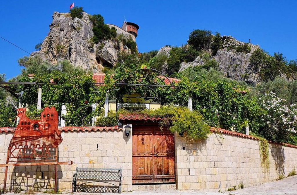 TERRENO IN VENDITA 10.000 M2 "BARBAS, PETRELE" 1000000 EURO