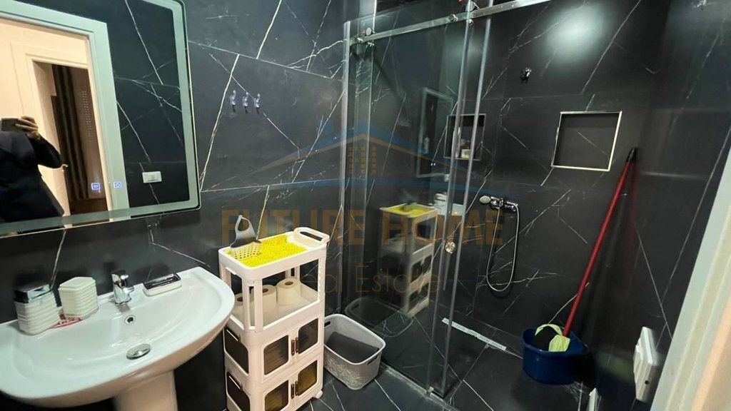 Rent, Apartment 2+1+2, 5 Maji Street, Tirana