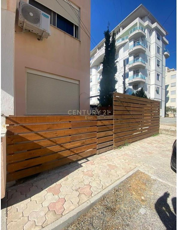 Shitet Apartament 1+1+ Oborr 60 M² ne Golem !