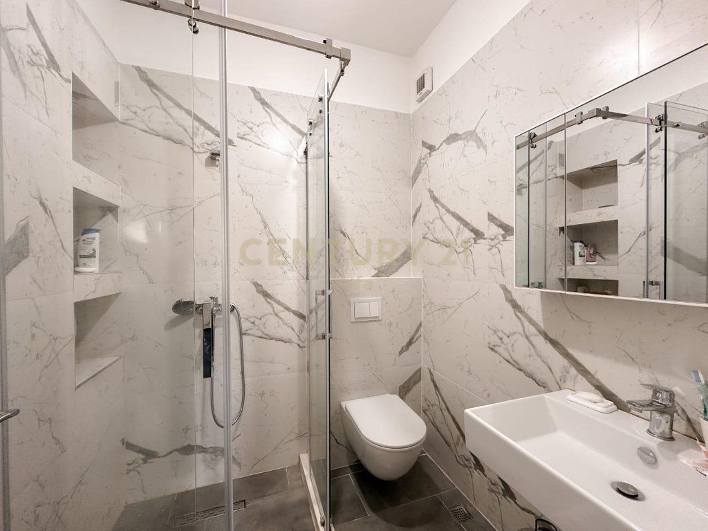 Apartament 2+1 per shitje perball UET me Porcelan