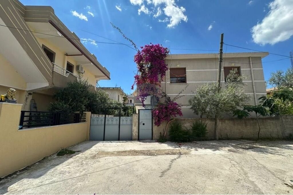 Shtepi private ne shitje Vlore