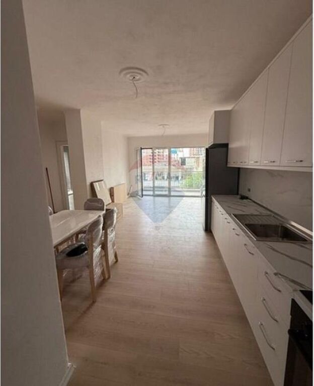 Super apartament 2+1 per shitje Fusha Avaicionit!
