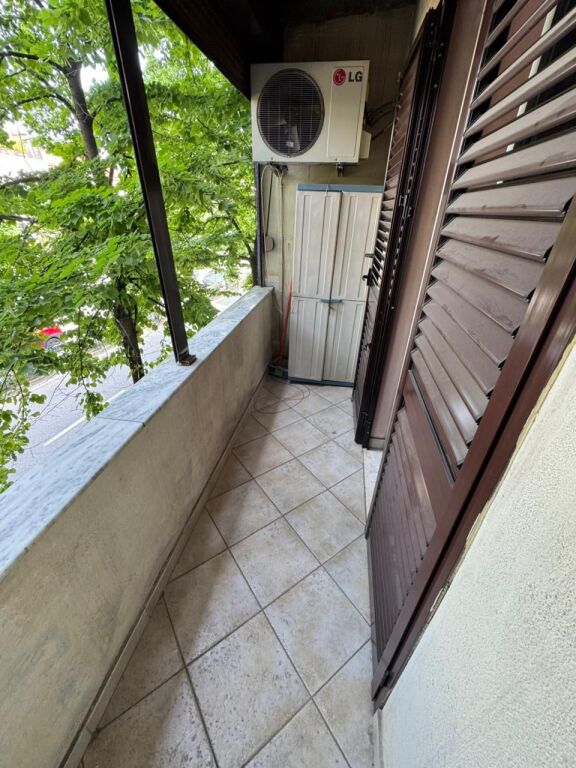 Shitet apartament 1+1
