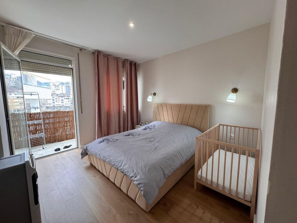 Shiten dy apartament se bashku, Rezidenca Oasis