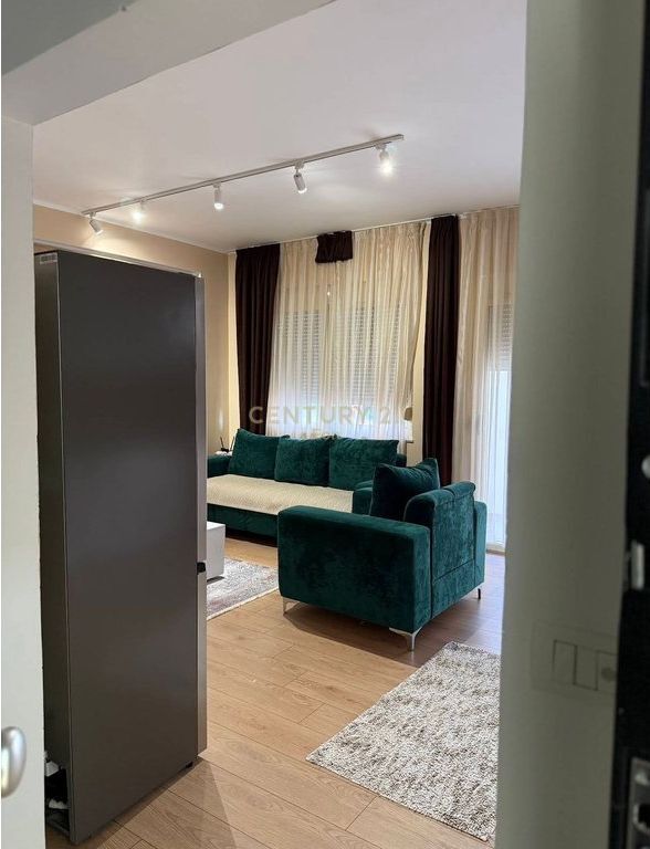 Shitet Apartament 1+1+ Oborr 60 M² ne Golem !