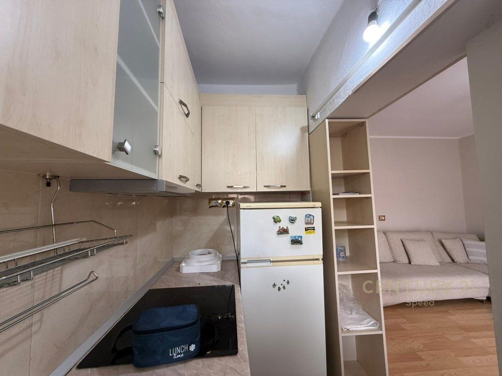 Shitet apartament 1+1 te Ish Stacioni i Fundit i Tiranës së Re