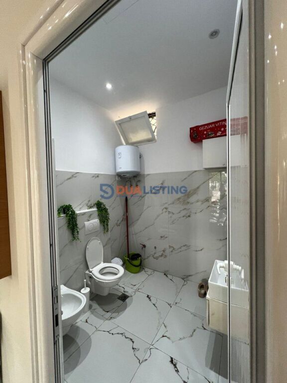 SUPER OFERTË – JEPET ME QERA SALLON ESTETIK TEK SQUARE 21