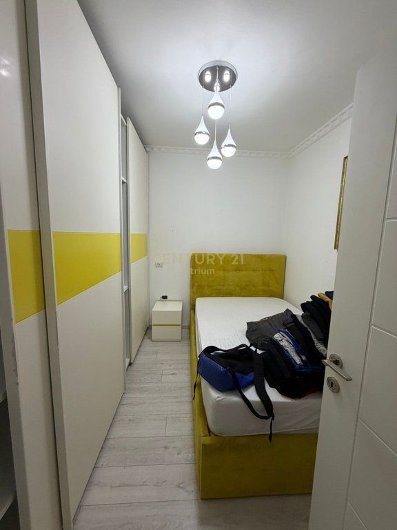 Apartament 3+1+2 per shitje tek Komuna e Parisit