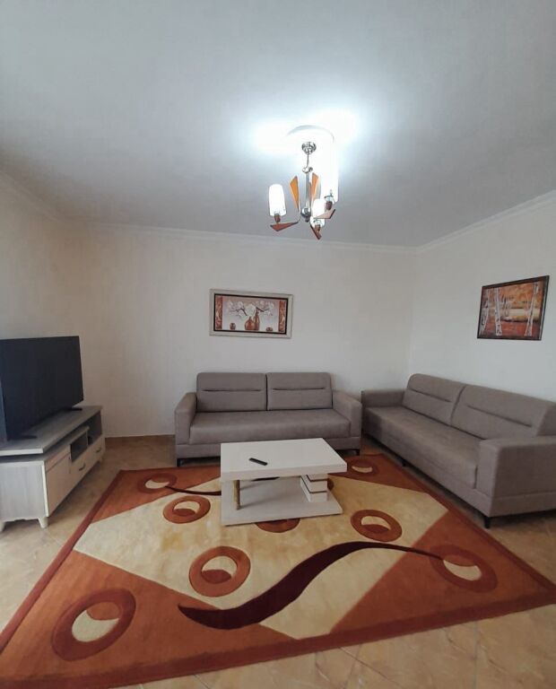 🏡 APARTAMENT ME QIRA 1+1 – RRUGA E DIBRËS, PRANË MEDRESESË