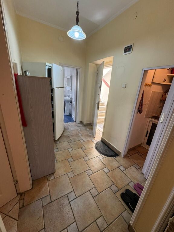 Shitet apartament 1+1