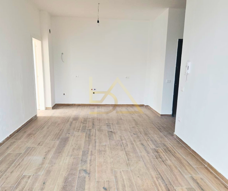 Shitet Apartament – Golem, Kavajë