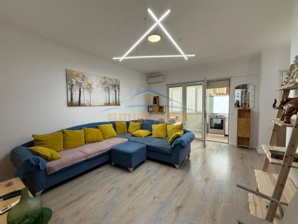 Shitet, Apartament 3+1+2+ Post Parkimi, Liqeni i Thatë, Tiranë.
