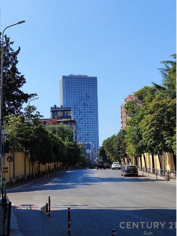 BIZNES BAR - LOUNGE BUZE RRUGES KRYESORE NE SHITJE, RRUGA E ELBASANIT, TIRANE!