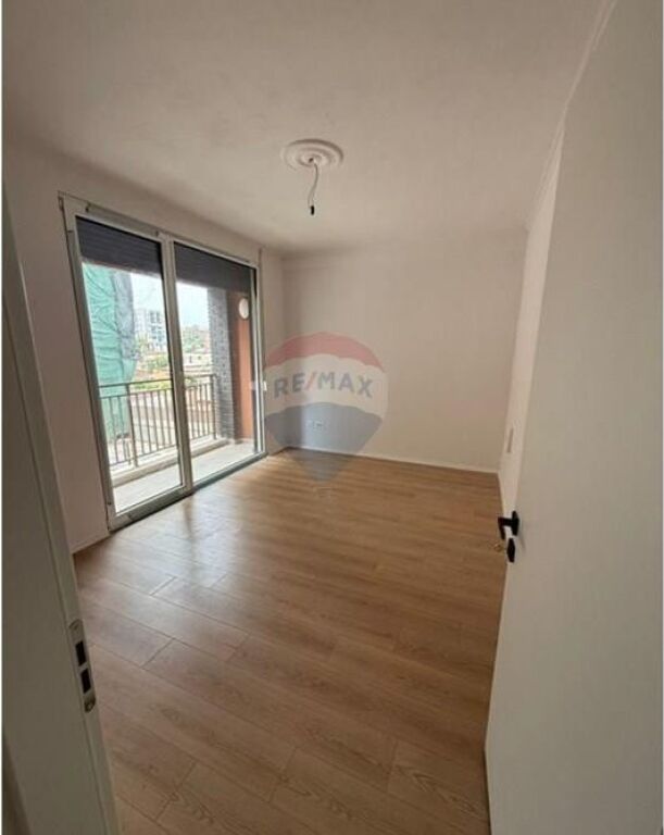 Super apartament 2+1 per shitje Fusha Avaicionit!