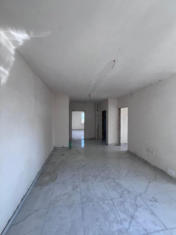 Shitet apartament 2+1
