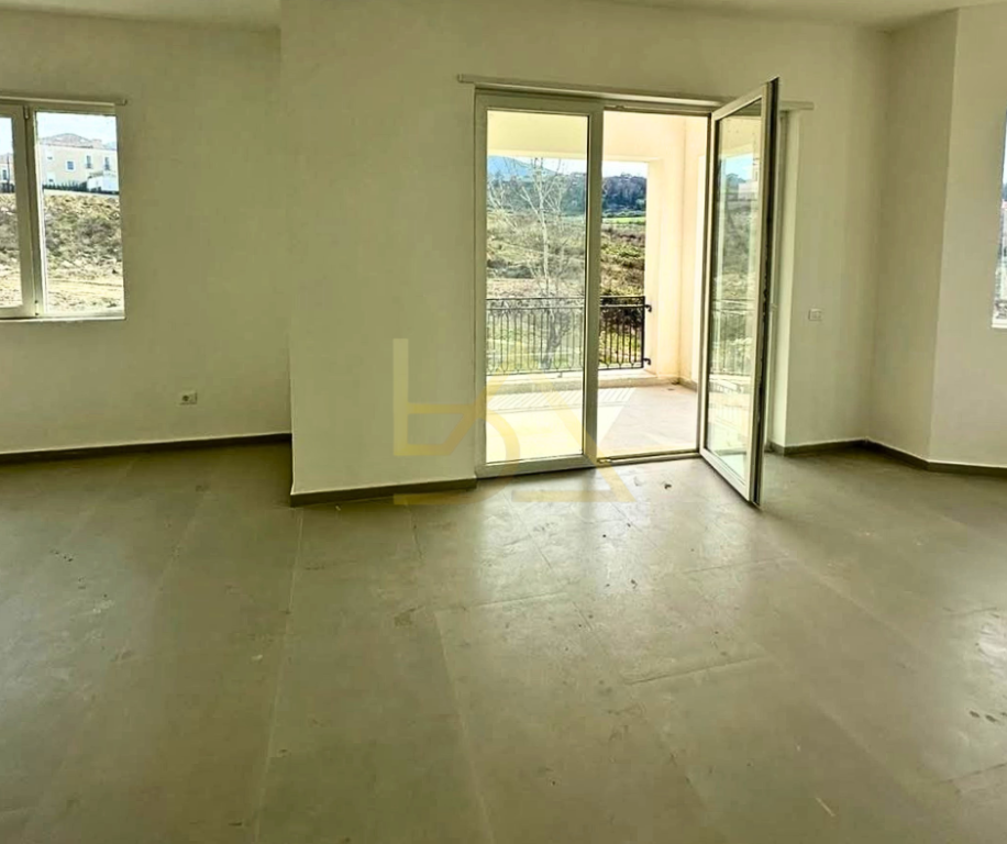 Vilë 3-Katëshe për Shitje – Collina Verde, pranë TEG