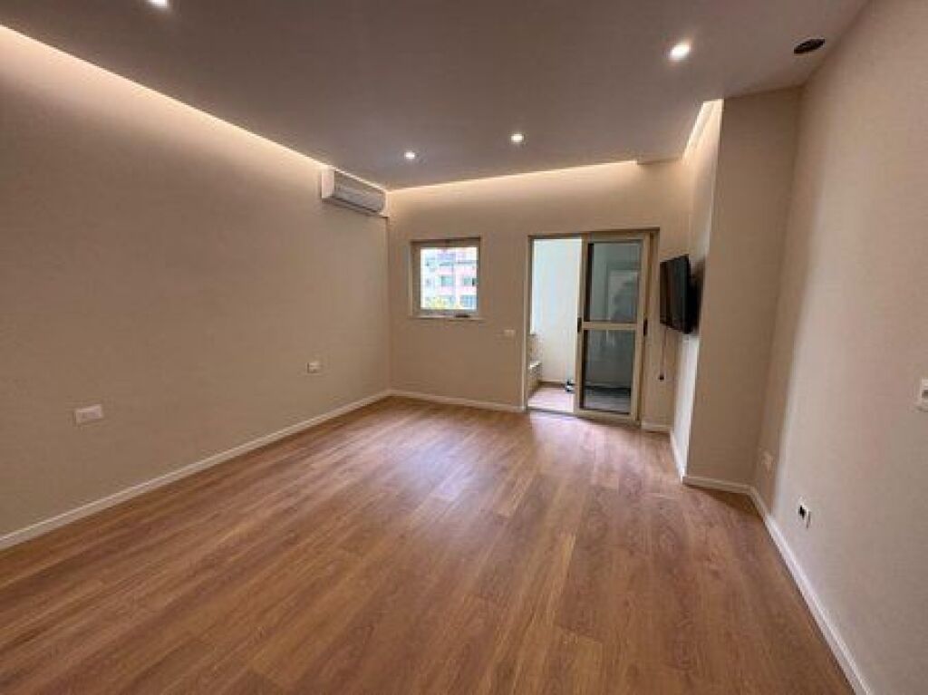 For sale, Studio apartment, Commune of Paris, Tirana