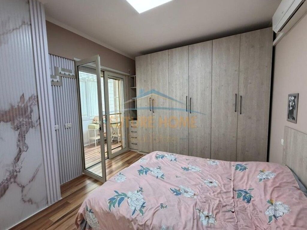 Shitet, Apartament 3+1+2+ Post Parkimi, Liqeni i Thatë, Tiranë.