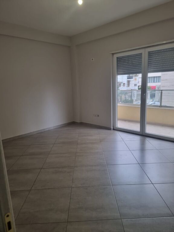 JEPET ME QERA AMBIENT/APARTAMENT RRUGA E RE E PORTIT, DURRES