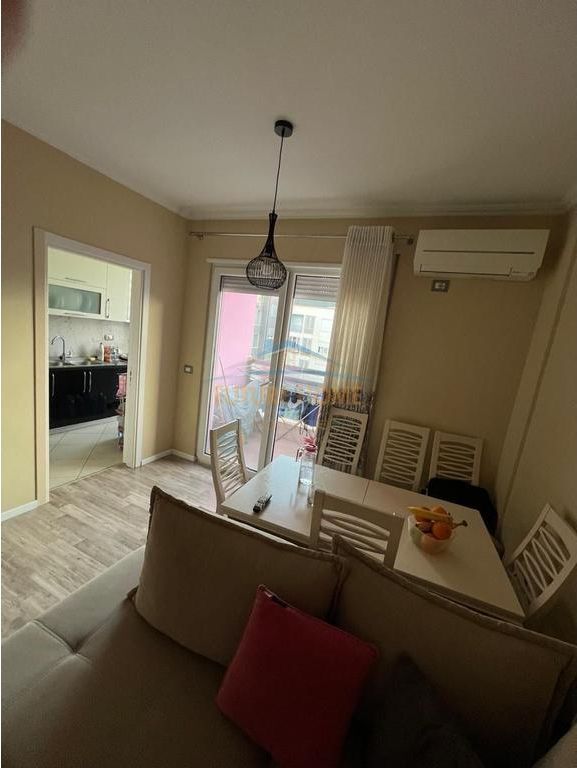 Qera, Apartament 1+1, Porcelan, Tiranë.