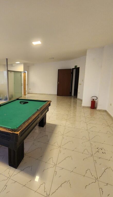 🏢 AMBIENT BIZNESI ME QERA  (Stacioni i Trenit, Durrës)
