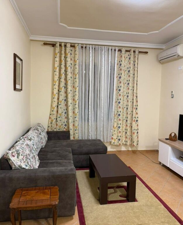 Jepet me qera apartament 1+1 te Medreseja