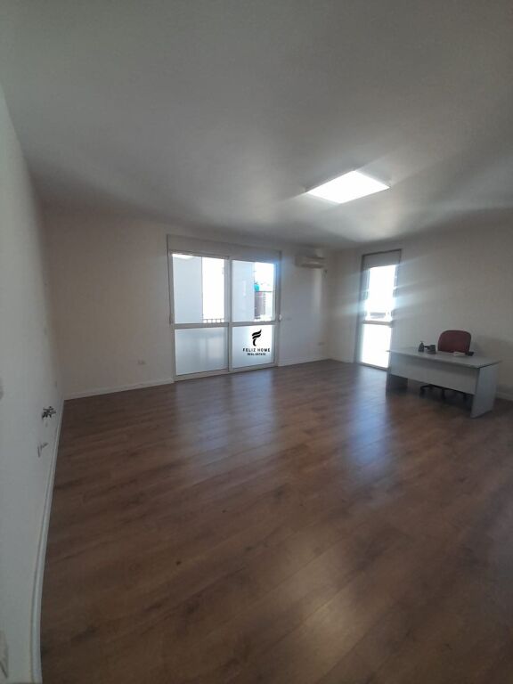ZYRE ME QERA 80 M2 RRUGA E KAVAJES 70.000 LEKE FH-73008