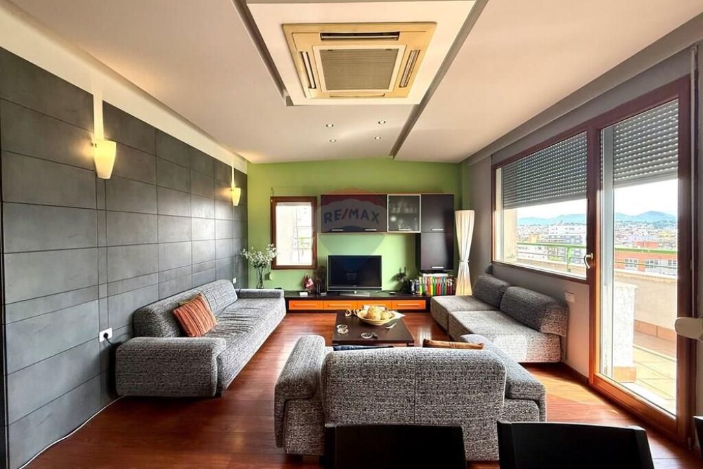 Apartament 4+1+studio, ne Qender te Tiranes!