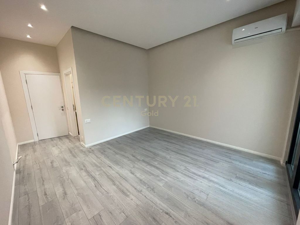 GIVES APARTMENT FOR OFFICE 2+1+2 AT ARLIS SQUARE 21!