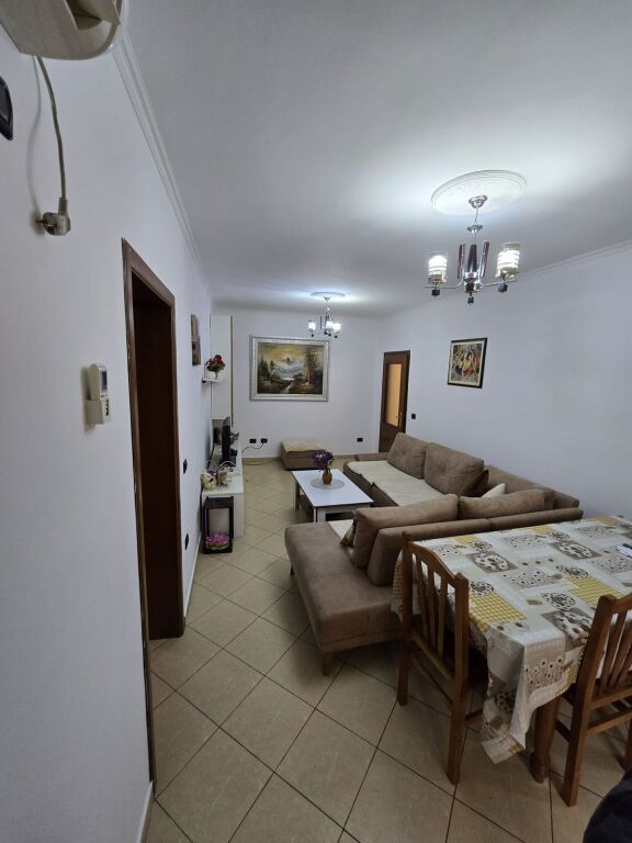 Apartment 2+1 for rent building with arrows !