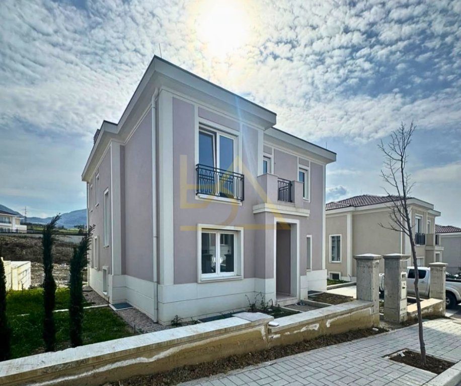 Vilë 3-Katëshe për Shitje – Collina Verde, pranë TEG