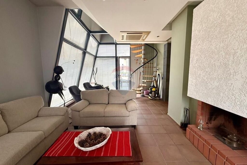 Apartament 4+1+studio, ne Qender te Tiranes!