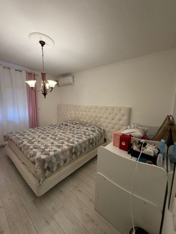 Apartament 3+1+2 per shitje tek Komuna e Parisit