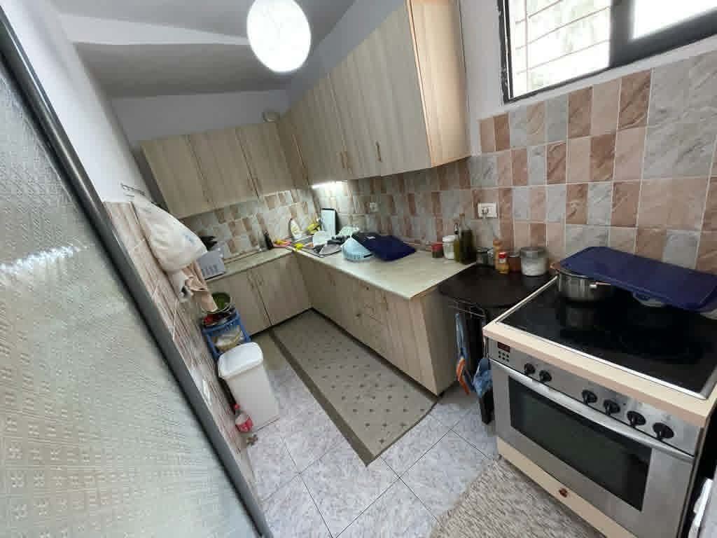 ME QERA SHTEPI PRIVATE 3+1 ME 3 VENDE PARKIMI - RR.ALI DEMI, TIRANE