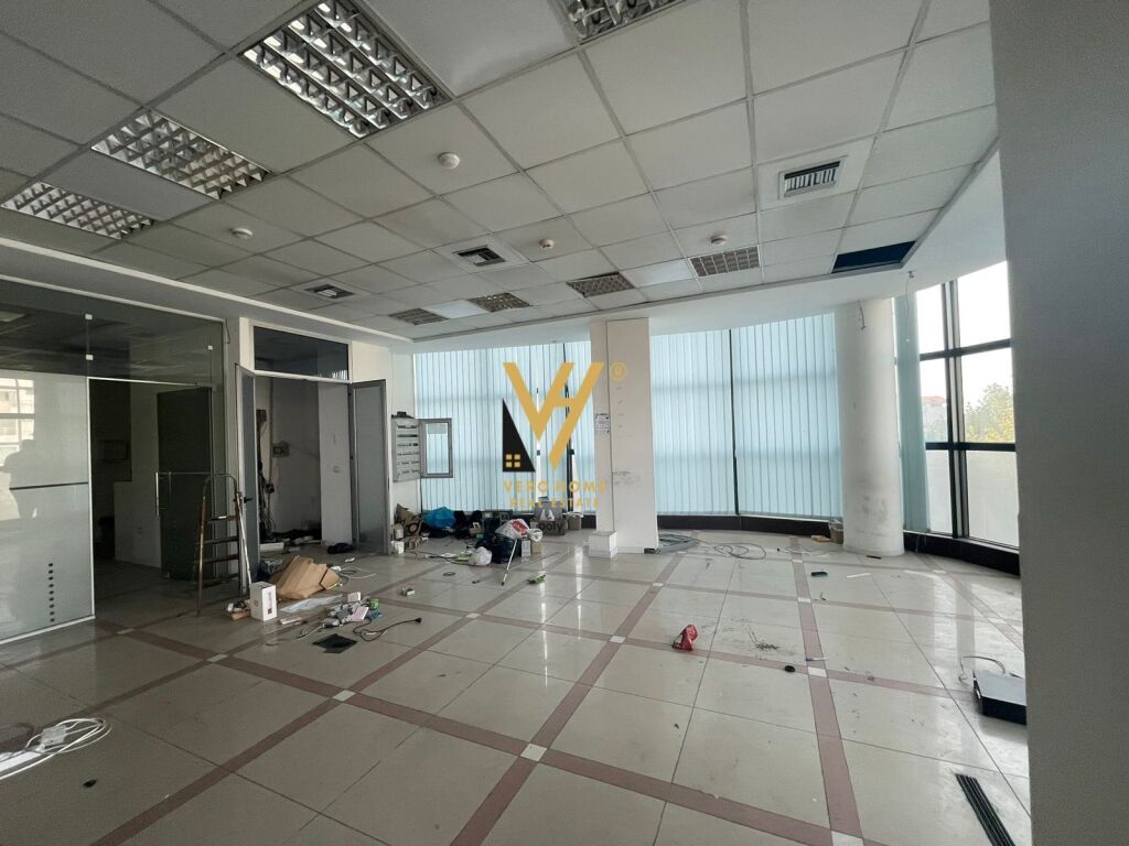 BUSINESS PREMISES 400 M2 FOR RENT IN SELITE 300,000 LEKE