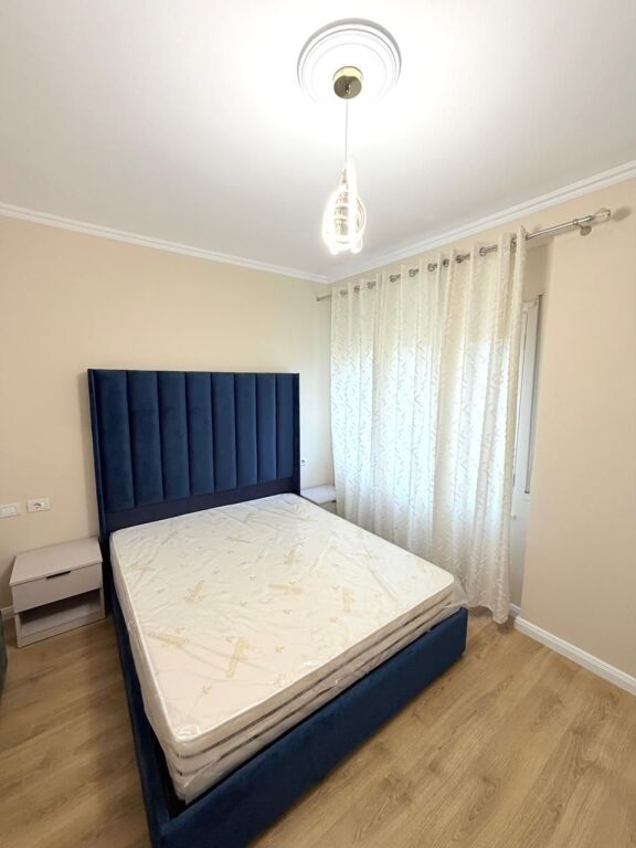Shitet Apartament 1+1