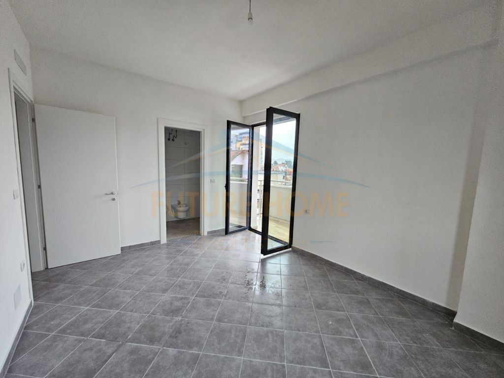 Qera, Ambient per Zyra+Post Parkimi, Rruga Jordan Misja