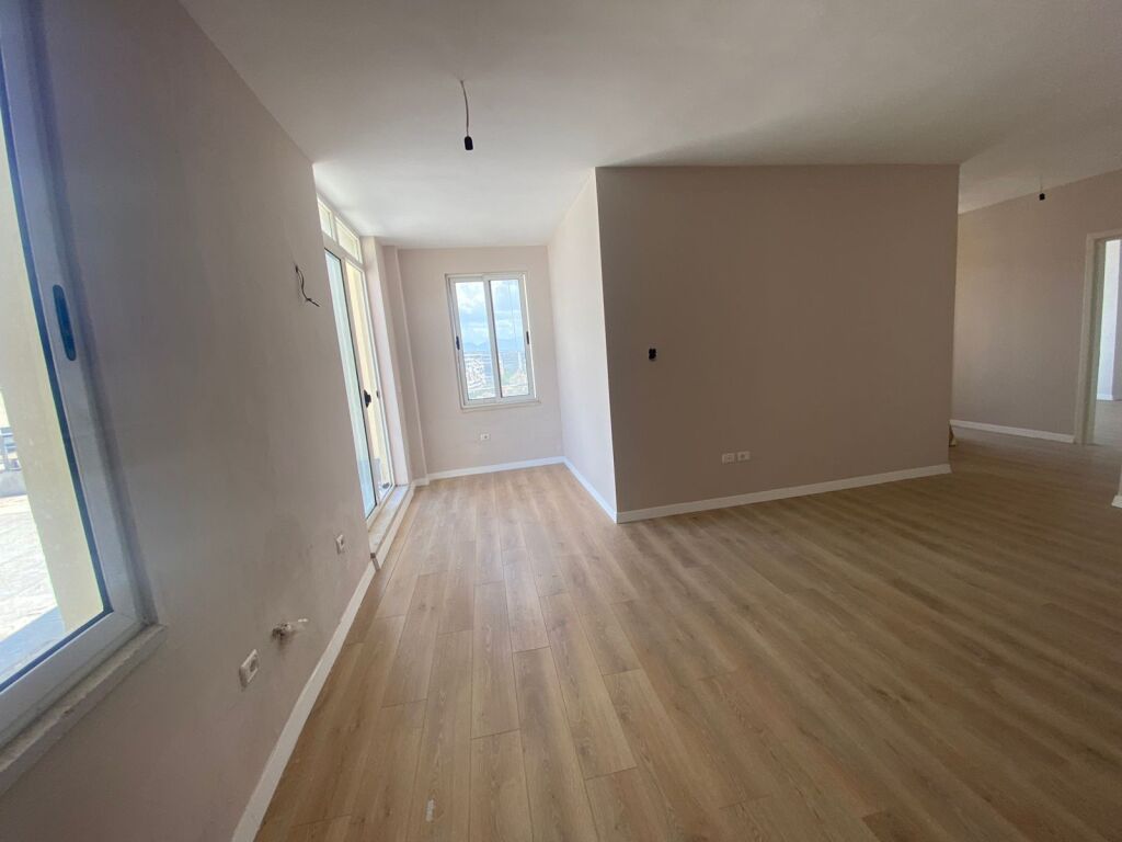 Appartamento 2+1+2 + veranda in vendita, Astir