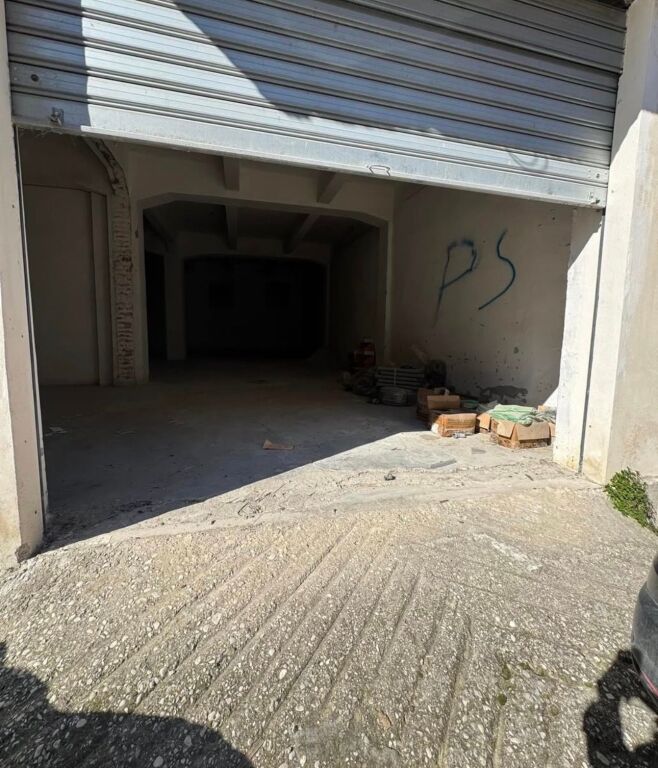 Magazzino in Vendita Vicino a Cobos Vlore