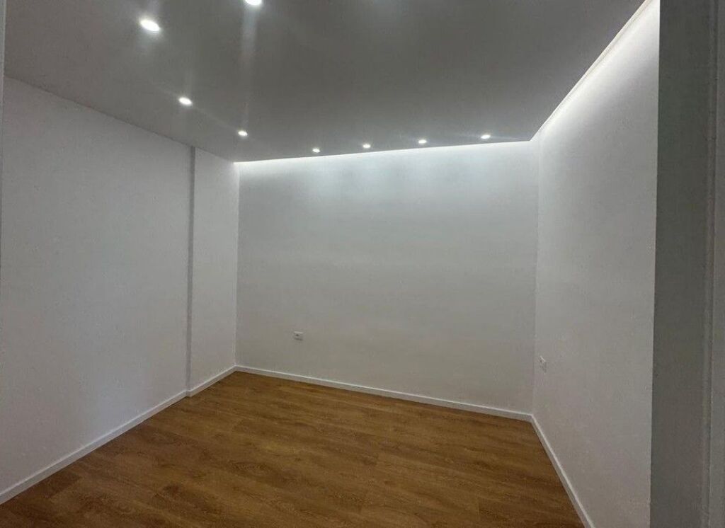 Shitet ,Apartament 1+1, Komuna e Parisit, Tirane