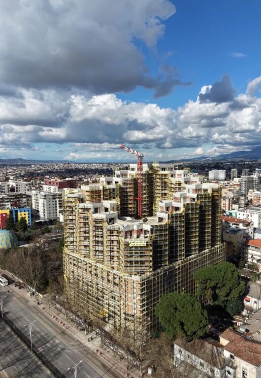 Appartamento 2+1 in vendita al Colonnade vicino a Zogu i Zi.
